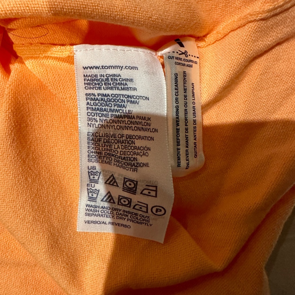 ☀️TOMMY HILFIGER • Women’s vneck top - Picture 4 of 5